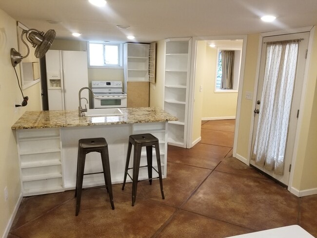 Bright and Airy - 3210 N. Vine St Townhome