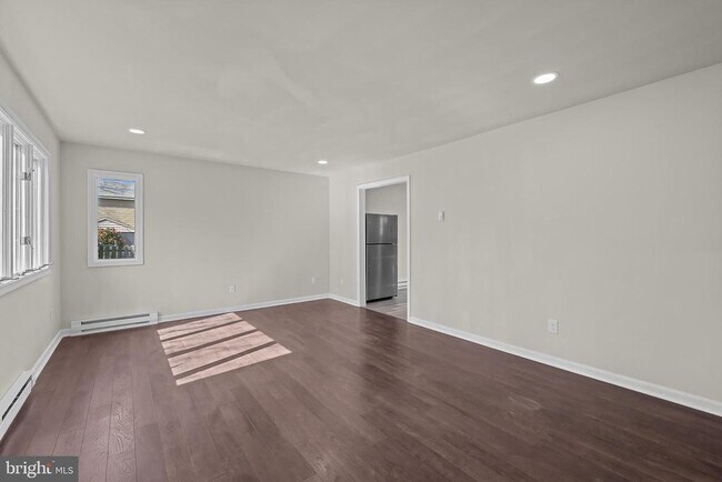 Foto del edificio - 13281 Pine Beach Rd