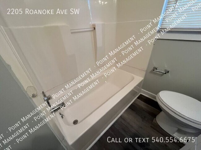 Foto del edificio - 2205 Roanoke Ave SW