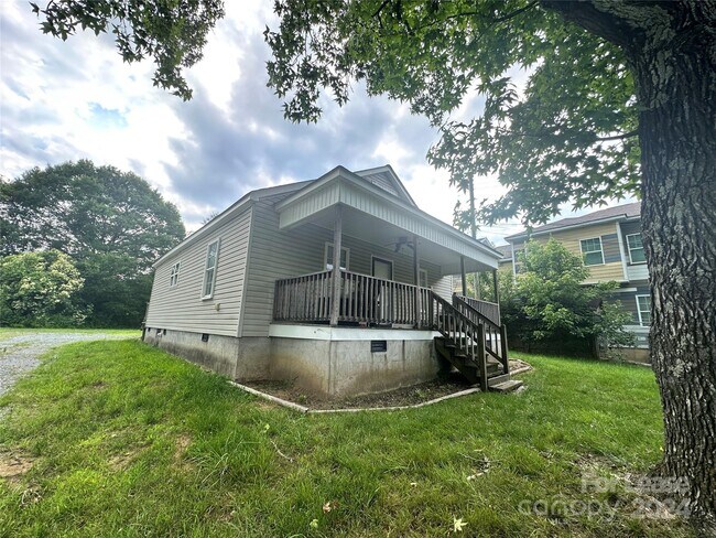 Foto del edificio - 311 Epworth St NW