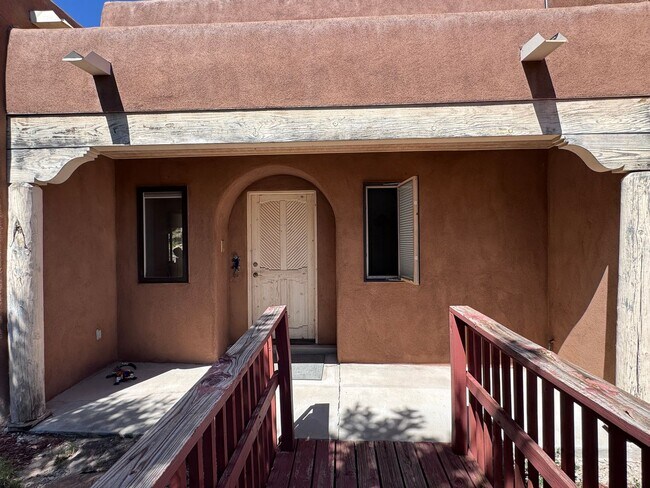 Foto del edificio - 3 Bedroom, 2.5 Bathroom Home in Tijeras, NM