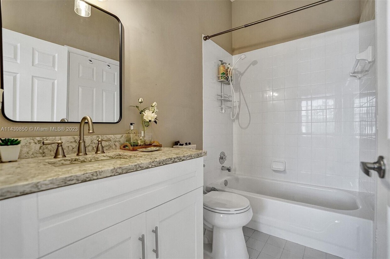 Foto del edificio - 6928 NW 33rd St