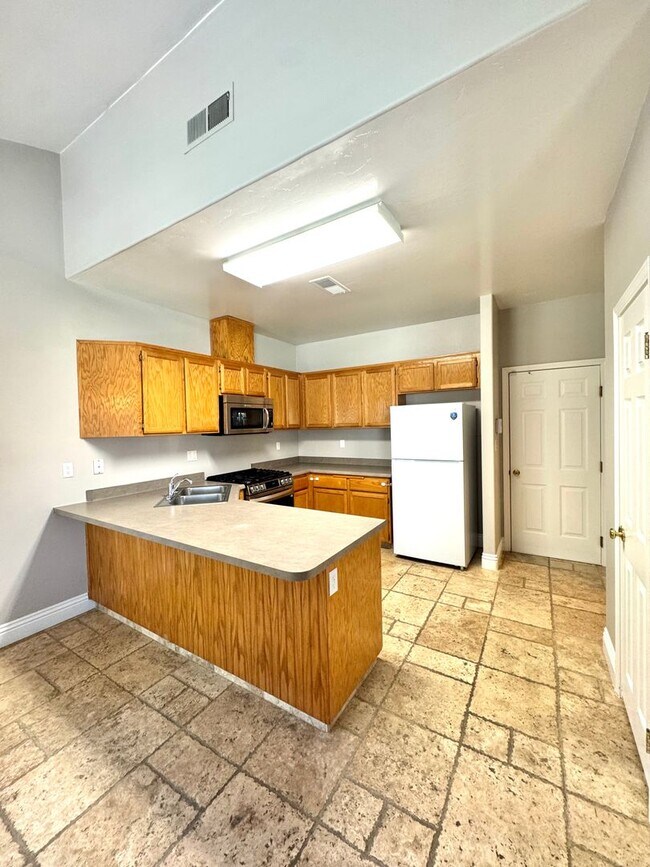 Building Photo - 5504 Mar Grande Dr