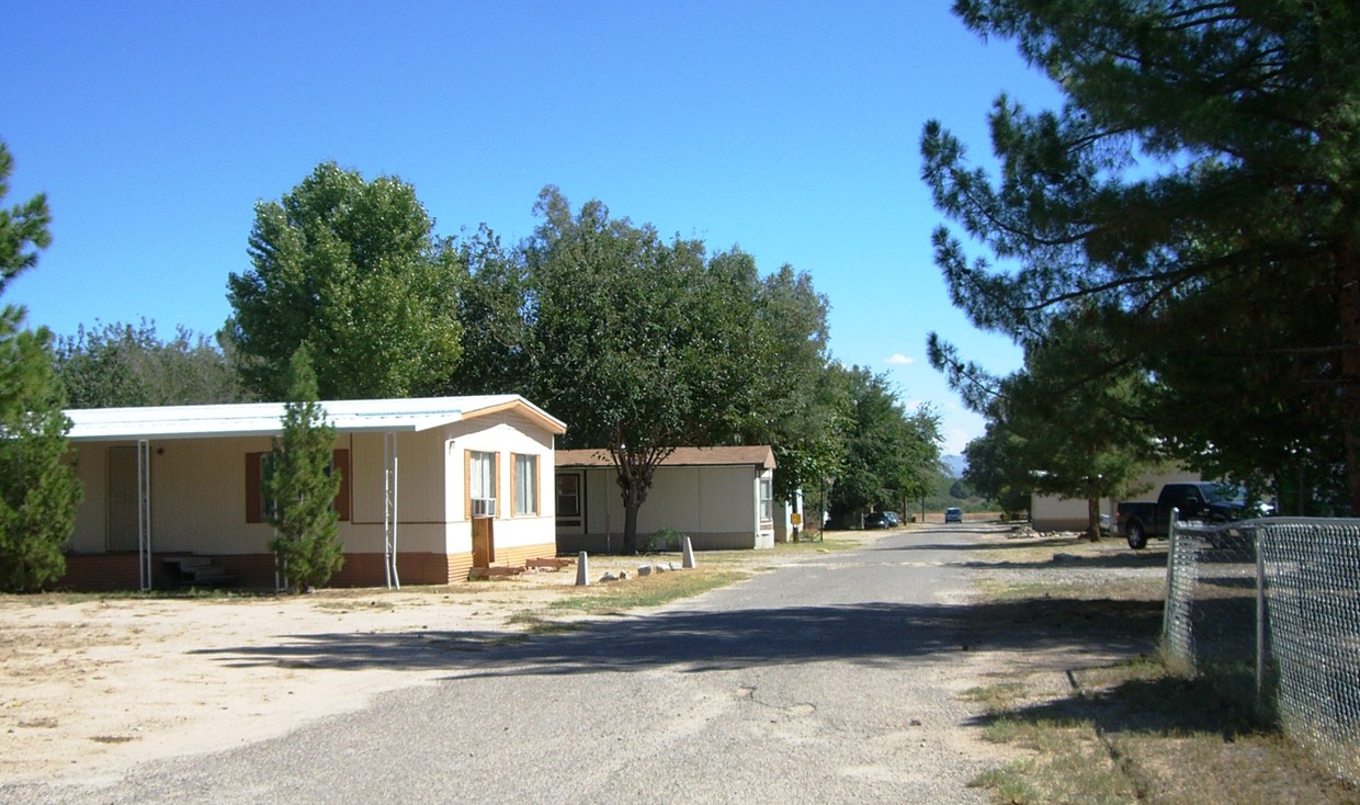 Building Photo - Los Arobles Mobile Home Park