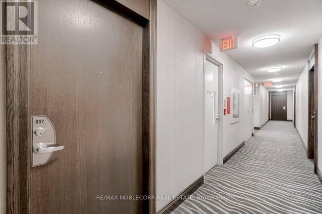 Building Photo - 19 Grand Trunk Crescent