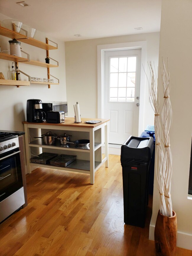 Cocina A - 118 Kingsland Ave