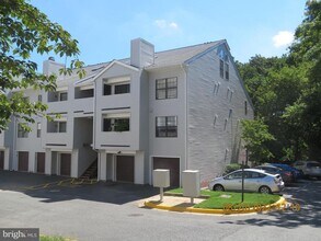 Building Photo - 1645 Carriage House Terrace