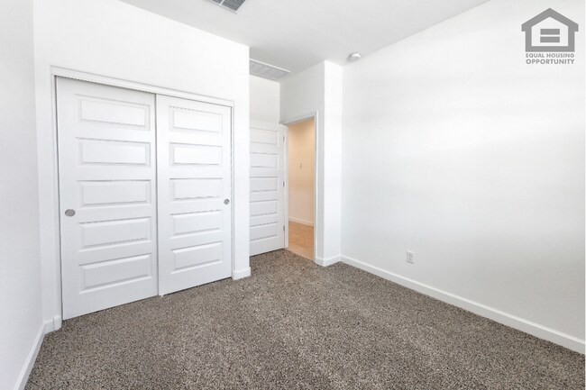 Building Photo - 40110 W Shaver Dr