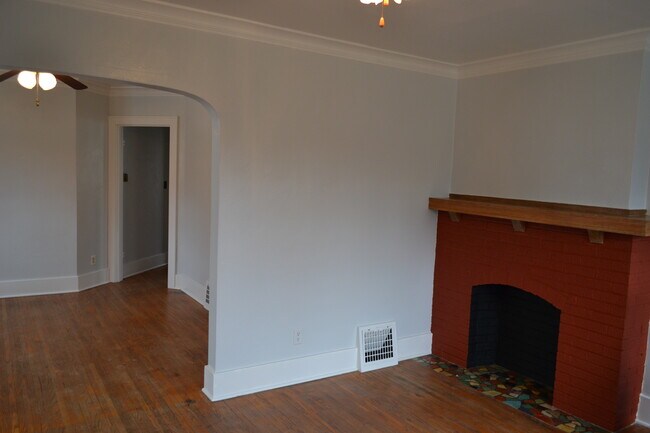 Building Photo - 912 E Corrington Ave