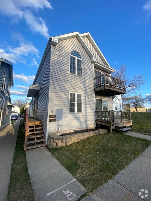 Building Photo - 304 S 76th St