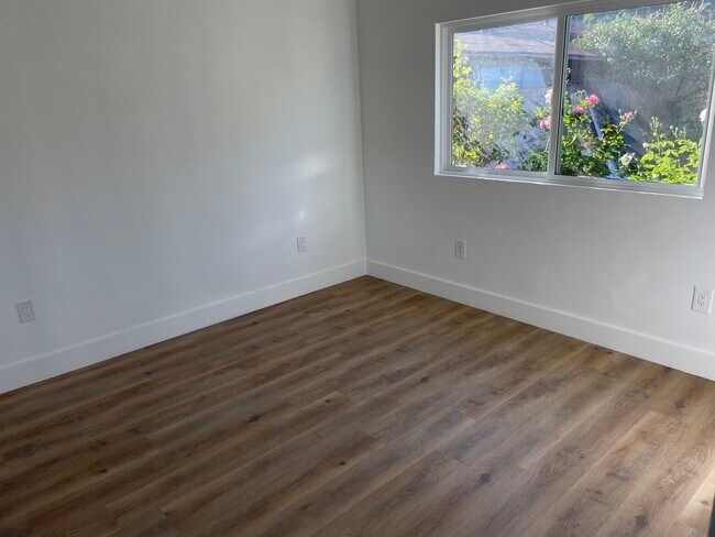 Building Photo - 6858 Ira Ave