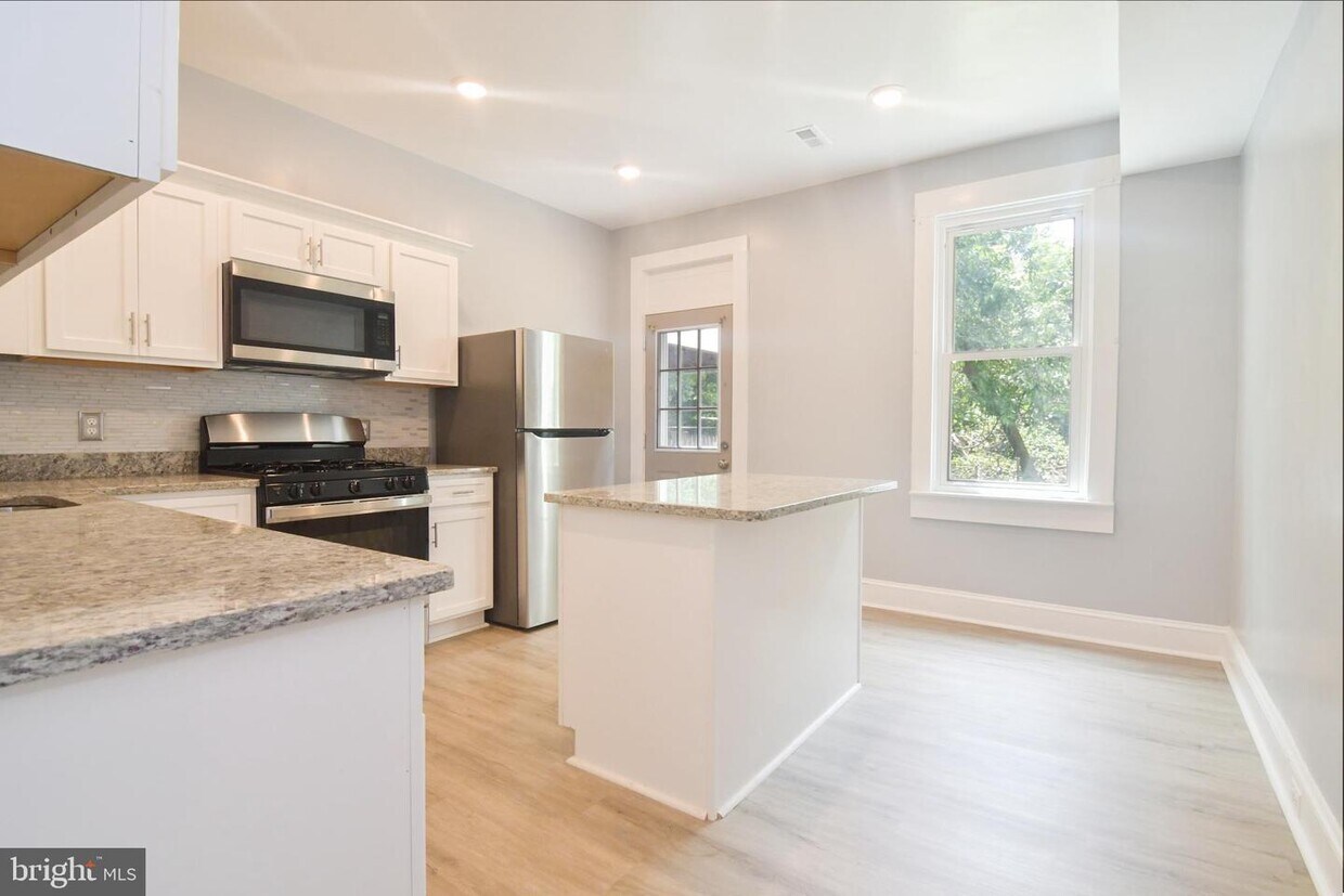 3926 6th St, Baltimore, MD 21225 Townhome Rentals in Baltimore MD