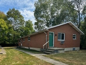 Building Photo - 1844 Hickorydale Dr
