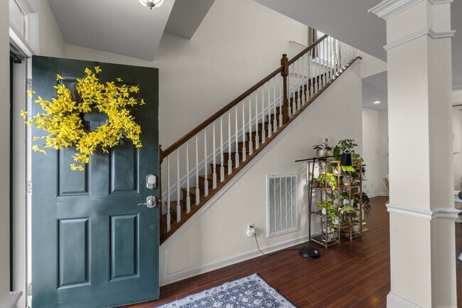 Building Photo - 3 Bed 2.5 Bath Home with 2 Car Garage and Fenced Backyard