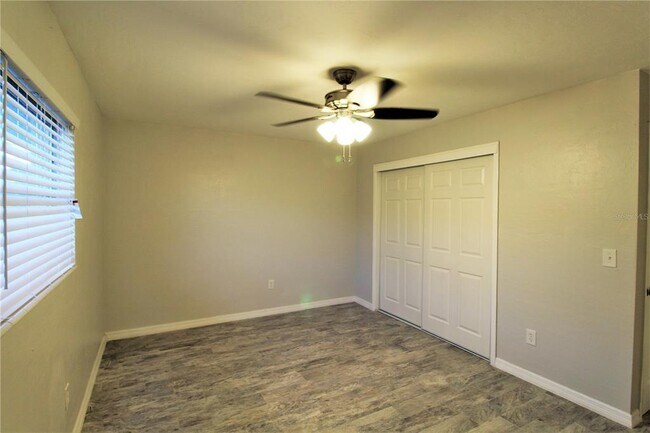 Foto del edificio - 6325 Gateway Ave
