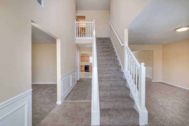 Foto del edificio - Great Opportunity: 5 Beds/ 3 Full Baths!!
