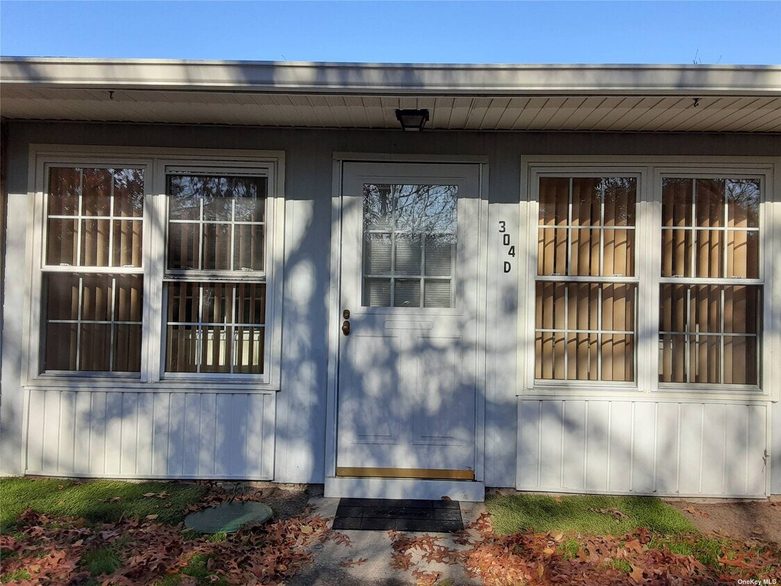 304 Torquay Ct, Ridge, NY 11961 Condo for Rent in Ridge, NY