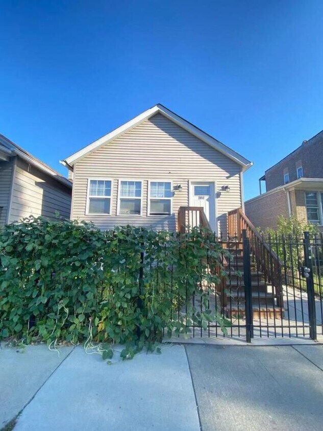 Primary Photo - 3 bedroom in Chicago IL 60632