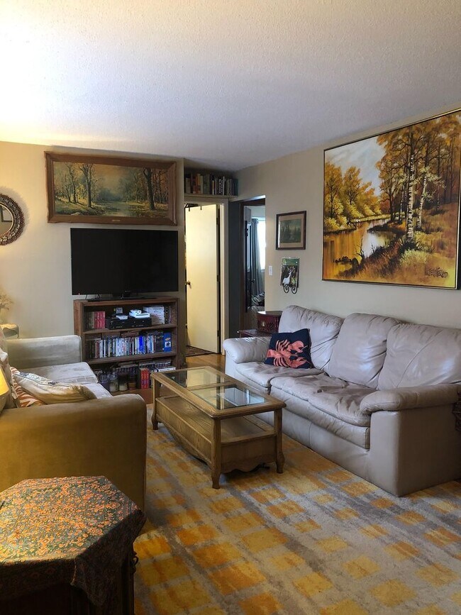 Foto del edificio - 2607 E Court St