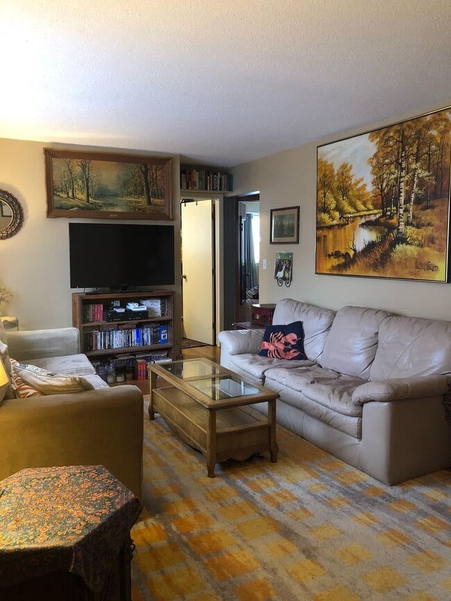 Building Photo - 2607 E Court St