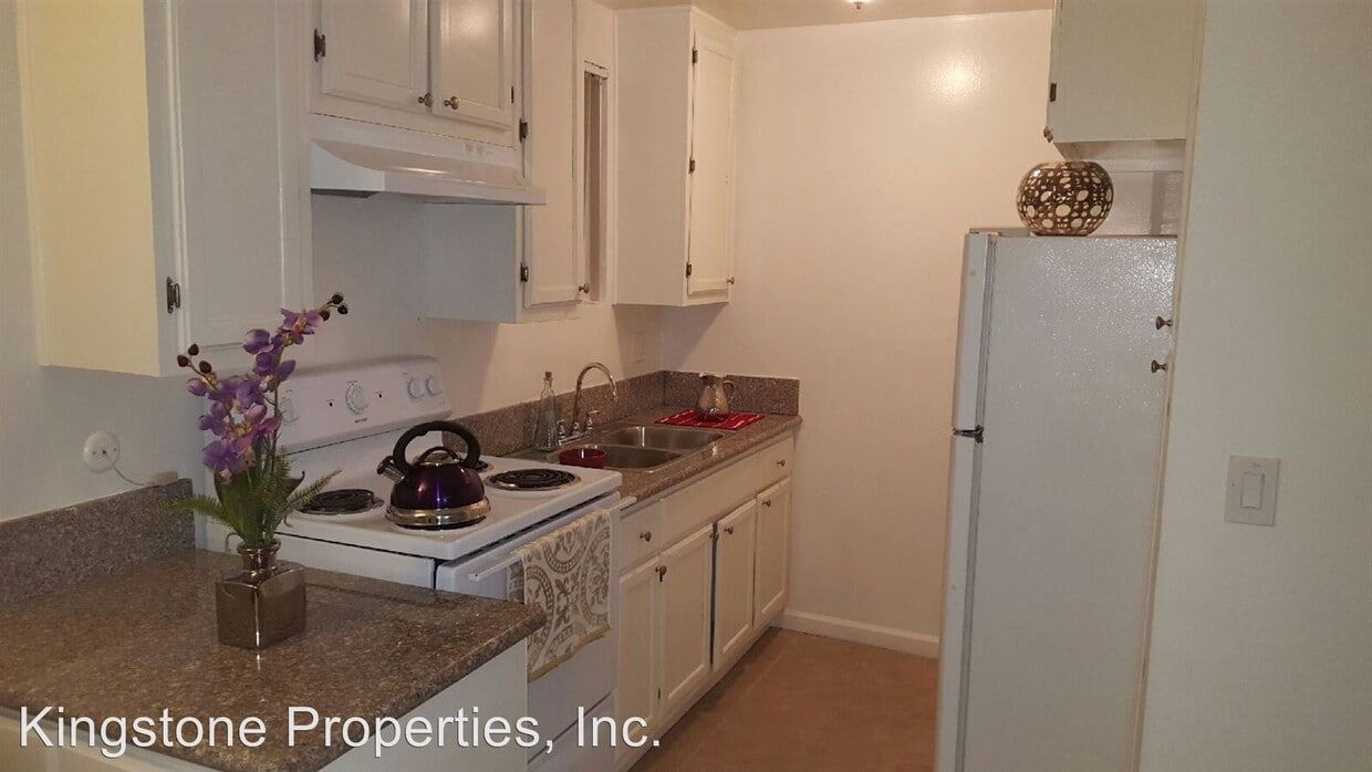 Primary Photo - 1150 N Normandie Ave