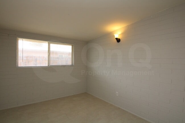 Building Photo - 3207 N 67th Pl