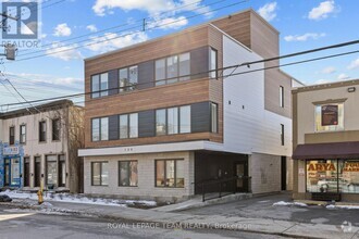 Building Photo - 506-506 Gladstone Ave