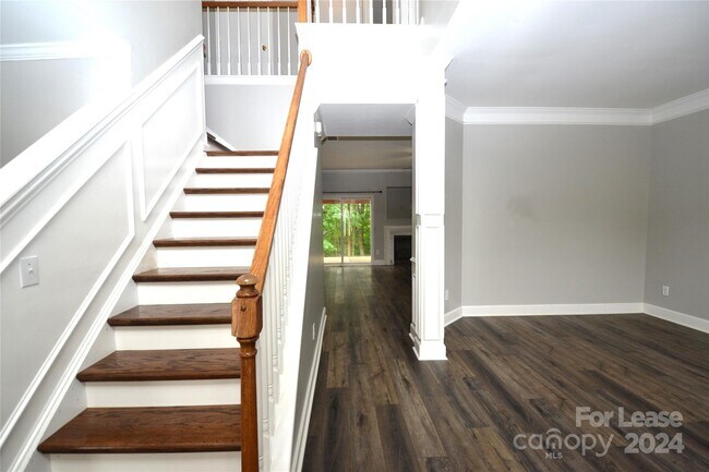 Building Photo - 5842 Shining Oak Ln