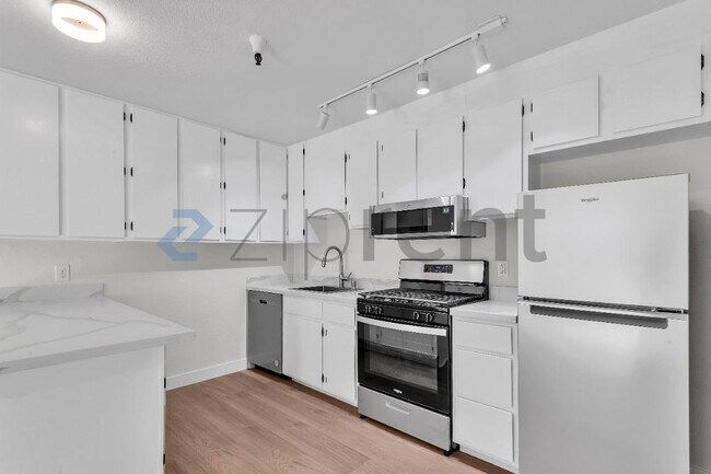 Foto del edificio - 790 7th Ave