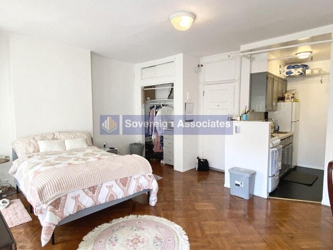 Building Photo - 309 W 107th St
