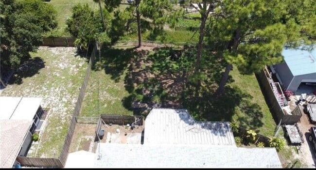 Foto del edificio - 7501 North Blvd