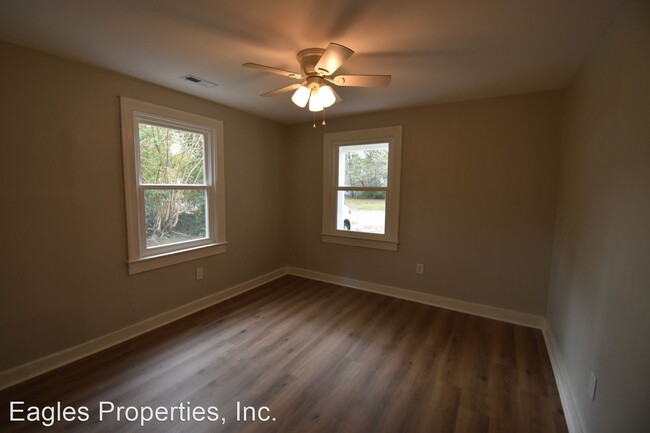 Building Photo - 2 br, 1 bath House - 904 North Pineview Av...