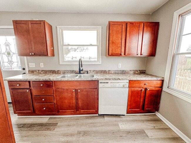 Foto del edificio - Unique and beautiful 2-3 bedroom home available for rent