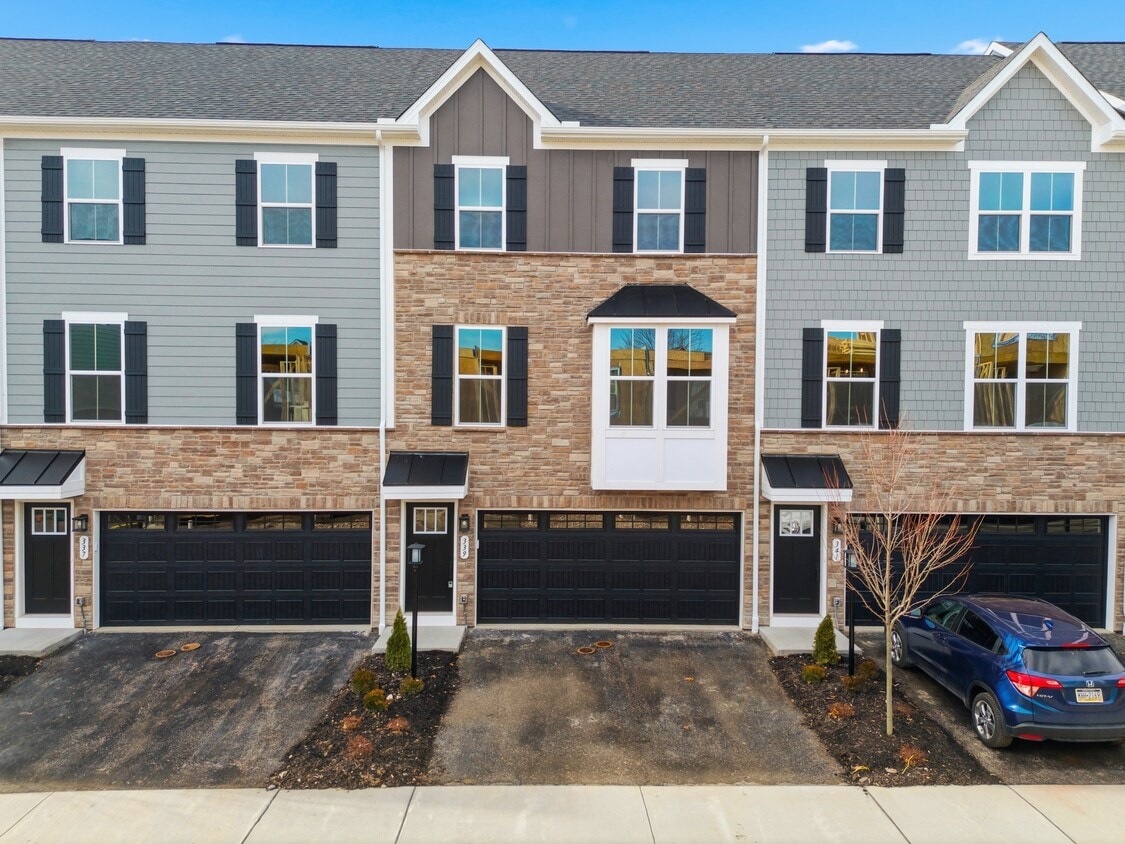 Photo - 339 Telluride Ln (Cranberry Township, PA)