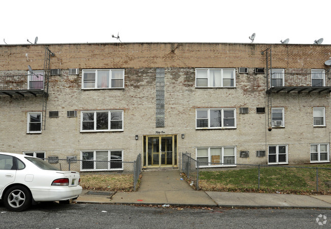 Building Photo - 51 Coursen Pl