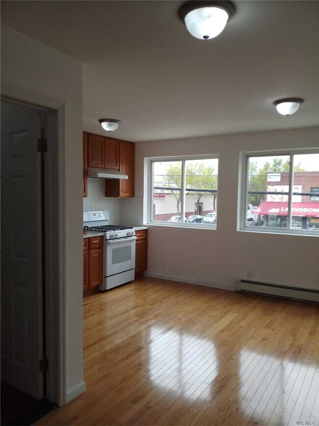 Building Photo - 77-25-77164 164th St
