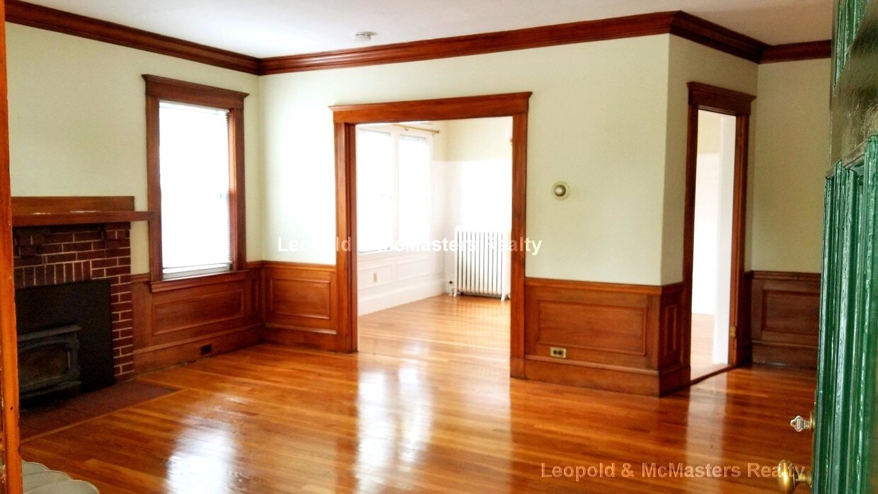 12 Grove St, Auburndale, MA 02466 Apartment for Rent in Auburndale