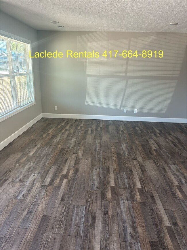 Foto del edificio - 729 Howard Dr