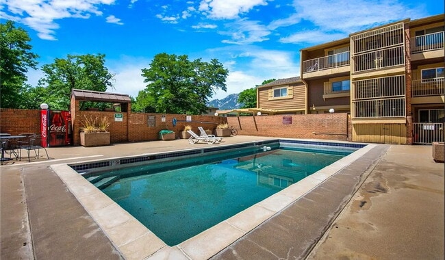 Photo - Beautiful 2 Bedroom, 1.5 Bathroom Apartment Available August 1st!