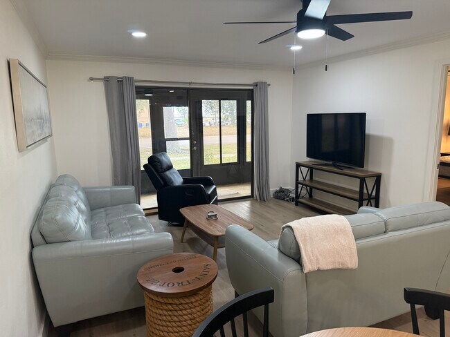 Foto del edificio - 401 Airport Ave E