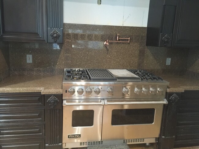 Foto del edificio - 3350 Deaver Dr