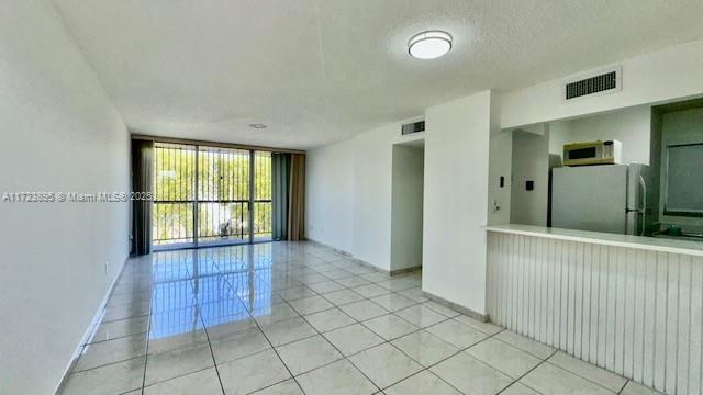Foto del edificio - 8821 W Flagler St