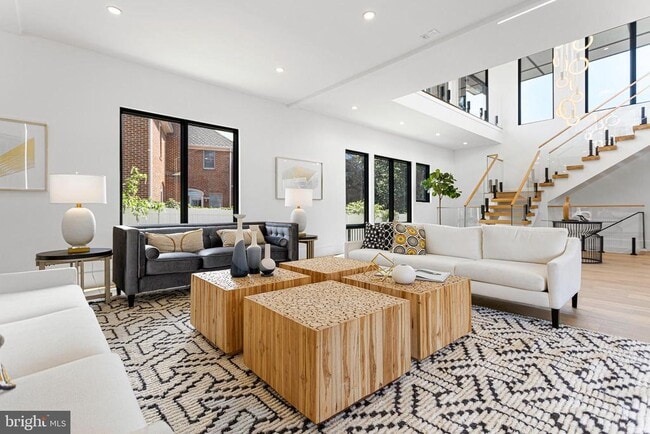 Building Photo - 1733 Chain Bridge Rd