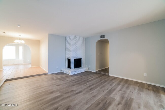 Building Photo - 10414 W Calle De Plata