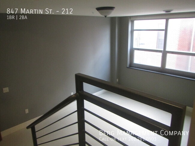 Building Photo - 847 Martin St