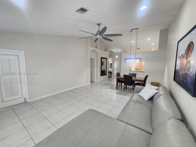 Foto del edificio - 6053 Heliconia Rd