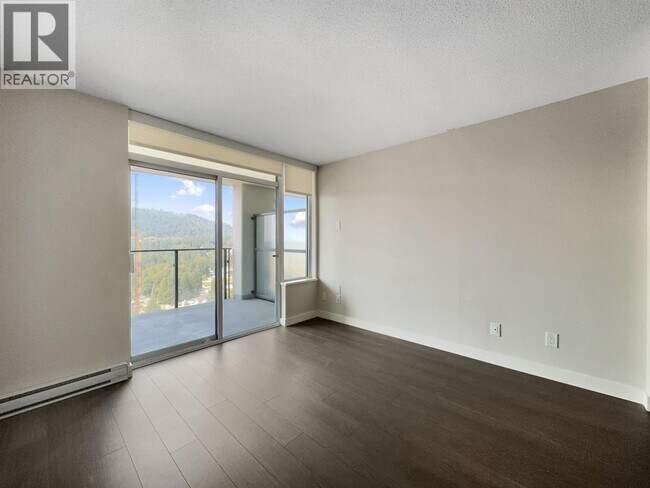 Building Photo - 602 COMO 22xx