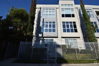 Building Photo - 207 Pierce St