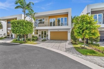 Building Photo - 9870 NW 74th Terrace