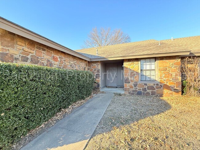 Foto del edificio - For Lease | South Tulsa Duplex | Available Now!
